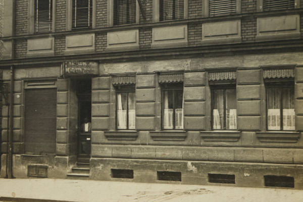 AK Nürnberg / 1919 / Foto / Hausansicht Wohnhaus mit Geschäft / Tobias Brechtelsberger Groß Fleischerei / Hausnummer 4 /